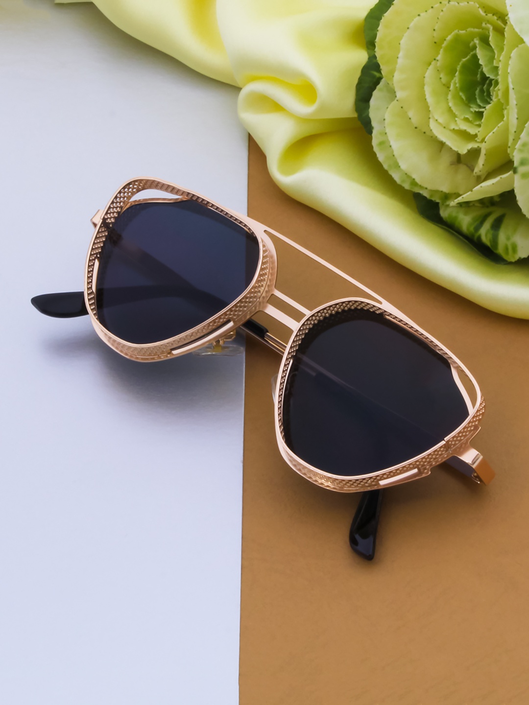 Ted Smith Unisex Grey Lens & Gold-Toned Aviator Sunglasses with UV Protected Lens DEVIL_C1
Ted Smith Unisex Grey Lens & Gold-Toned Aviator Sunglasses with UV Protected Lens DEVIL_C1