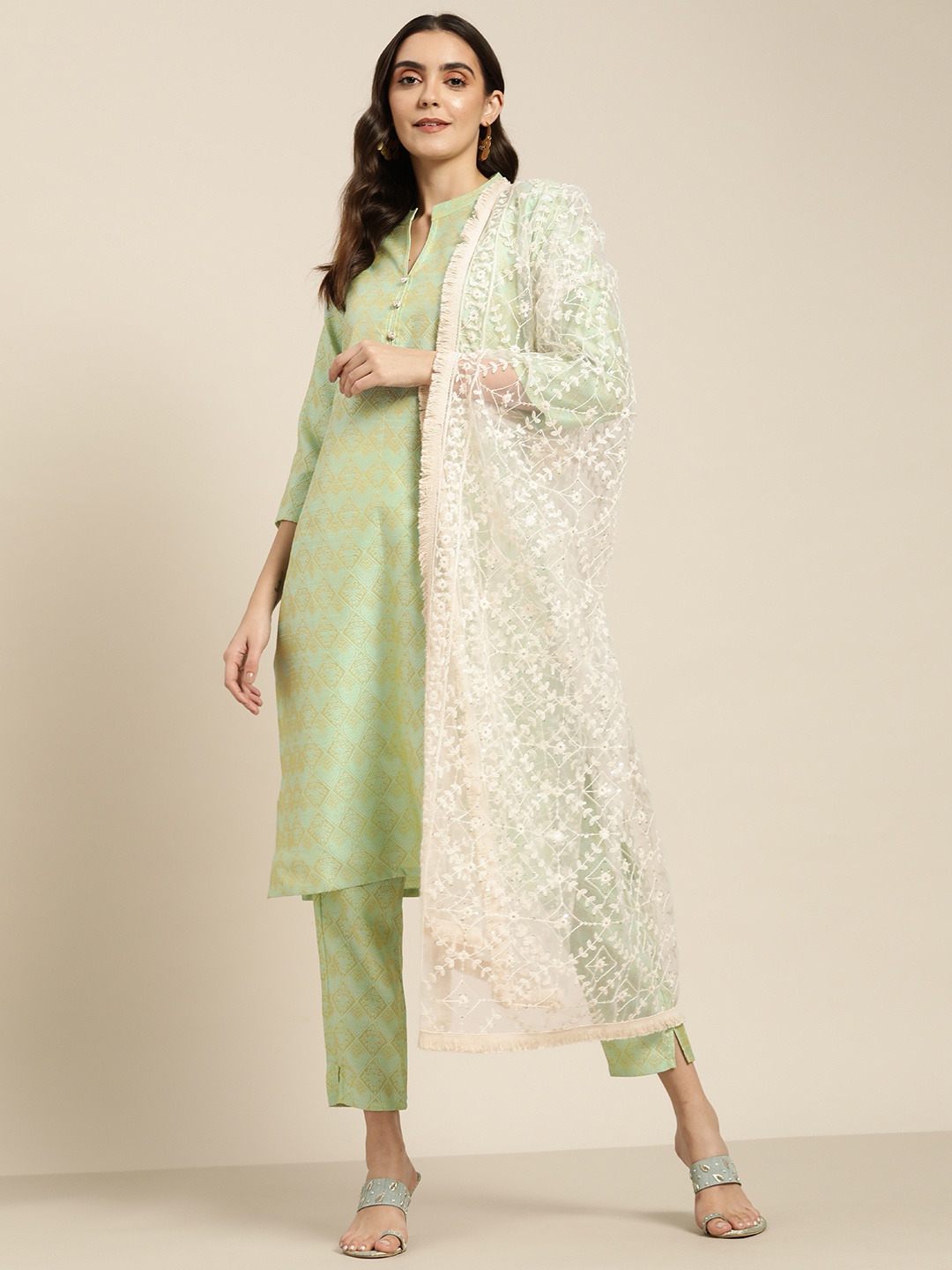 Jompers Women Green Jacquard Woven Design Straight Kurta Trousers & Chikankari Dupatta
Jompers Women Green Jacquard Woven Design Straight Kurta Trousers & Chikankari Dupatta