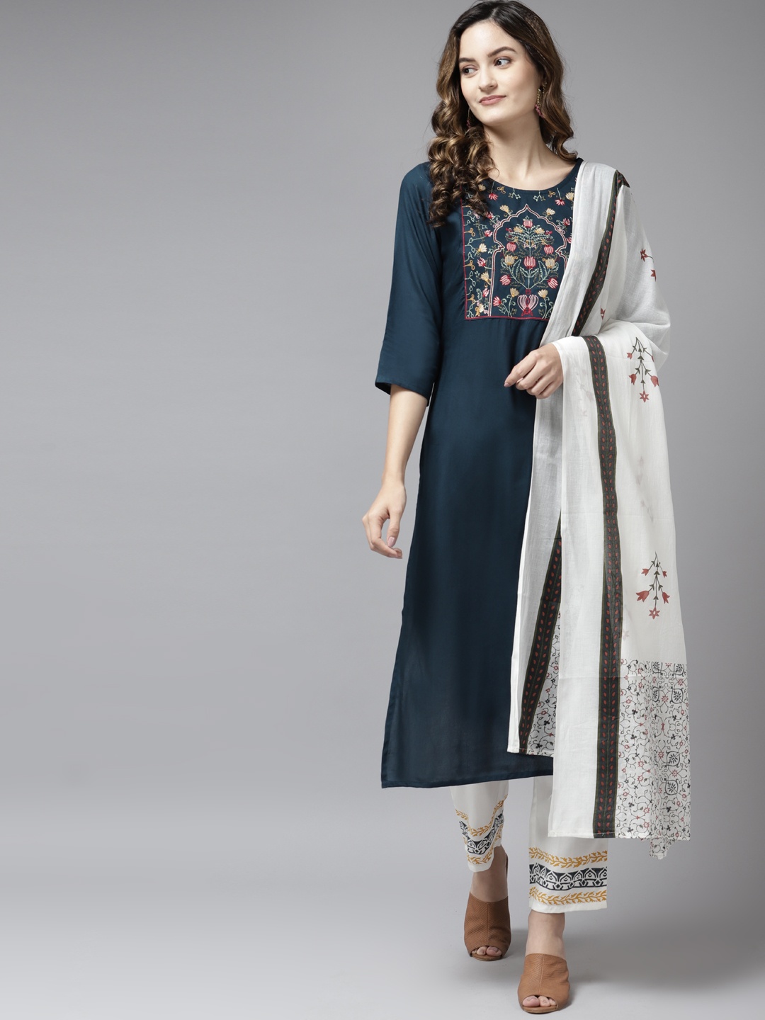 Yufta Women Navy Blue Ethnic Motifs Embroidered Thread Work Kurta with Trousers & With Dupatta
Yufta Women Navy Blue Ethnic Motifs Embroidered Thread Work Kurta with Trousers & With Dupatta