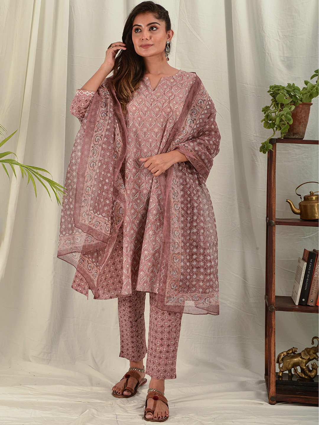 House of Dhaaga Women Purple Ethnic Motifs Embroidered Block Print Anarkali Cotton Kurta
House of Dhaaga Women Purple Ethnic Motifs Embroidered Block Print Anarkali Cotton Kurta