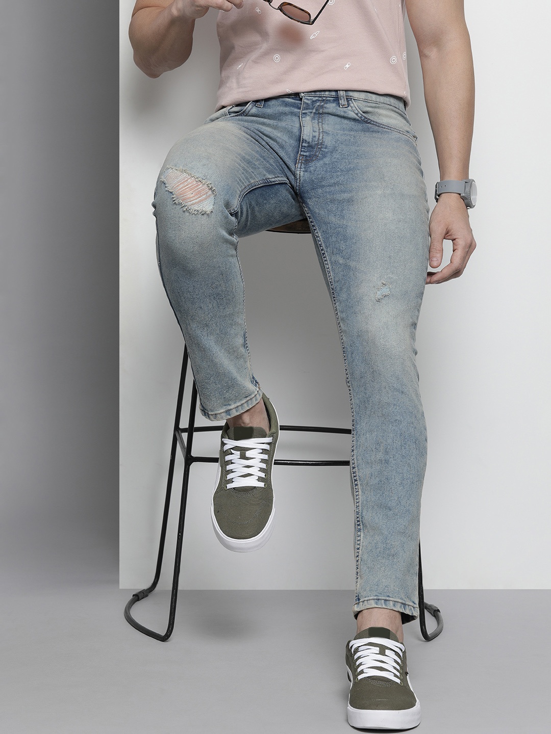 The Indian Garage Co Men Blue Slim Fit Mildly Distressed Light Fade Stretchable Jeans
The Indian Garage Co Men Blue Slim Fit Mildly Distressed Light Fade Stretchable Jeans