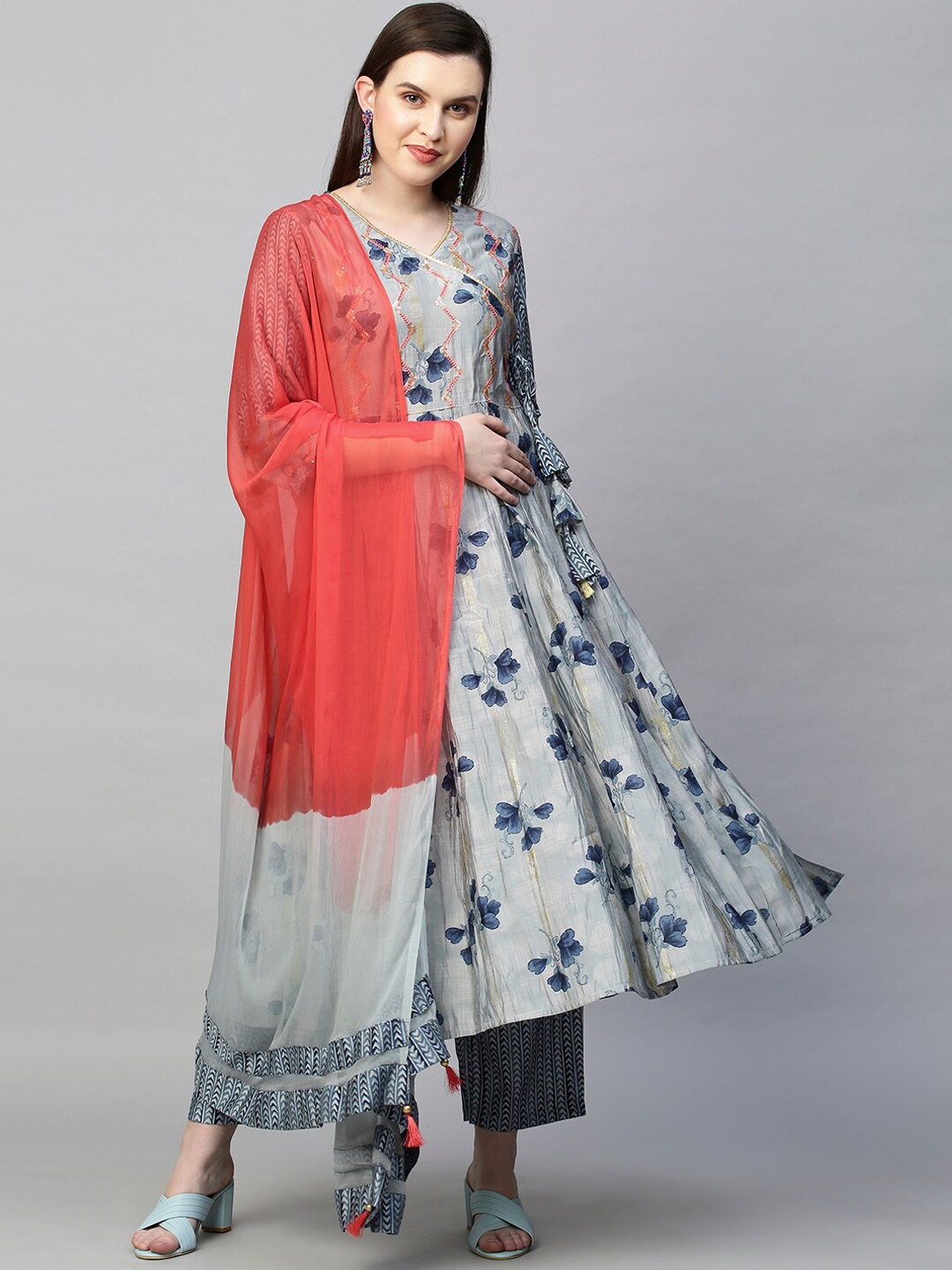 FASHOR Women Grey Floral Printed Pleated Pure Silk Kurta with Palazzos & With Dupatta
FASHOR Women Grey Floral Printed Pleated Pure Silk Kurta with Palazzos & With Dupatta