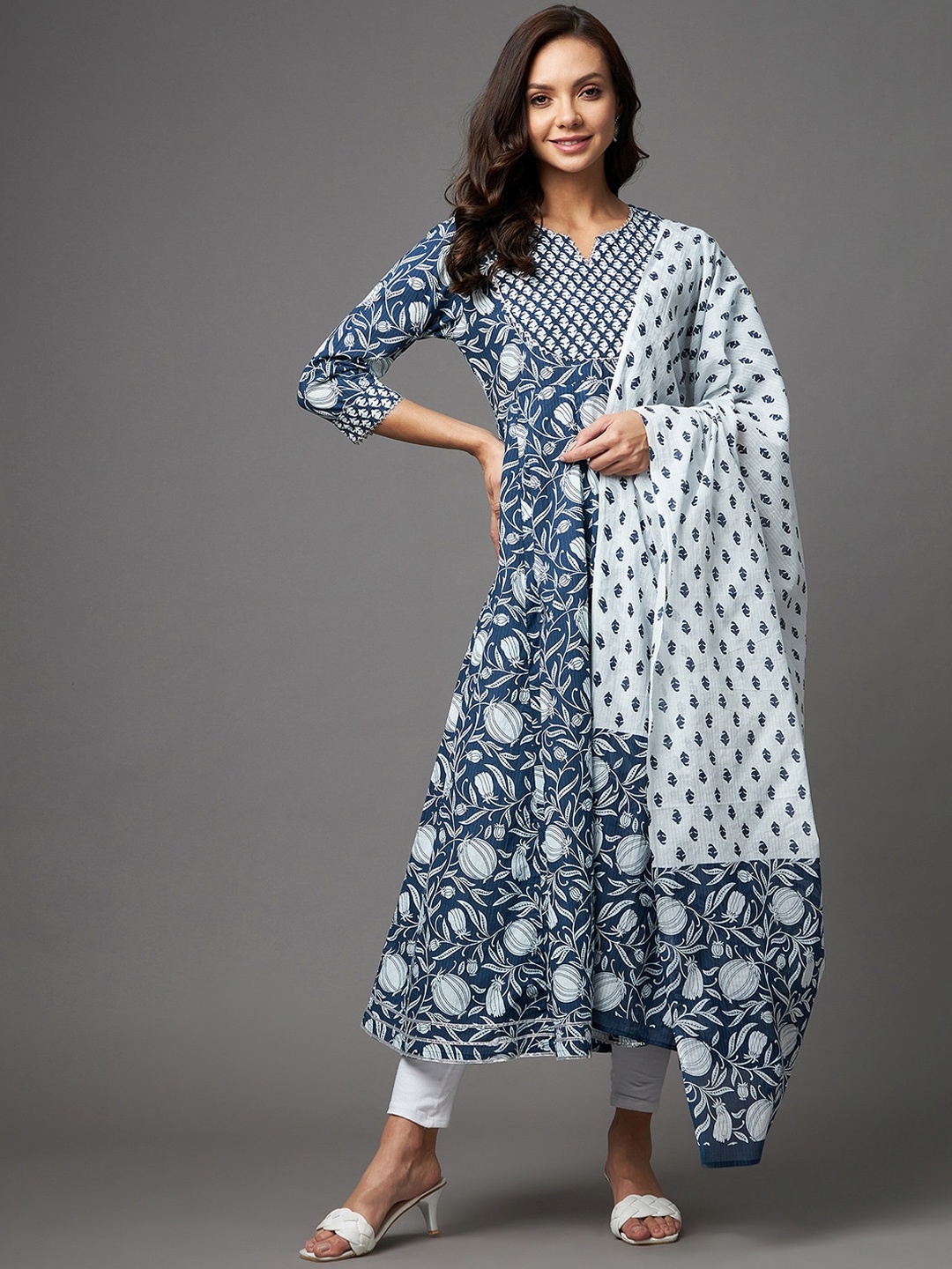 Azira Women Navy Blue Floral Printed Anarkali Kurta