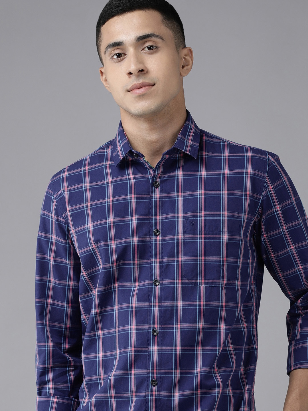 Van Heusen Sport Men Navy Blue & Pink Checked Pure Cotton Slim Fit Casual Shirt
Van Heusen Sport Men Navy Blue & Pink Checked Pure Cotton Slim Fit Casual Shirt
