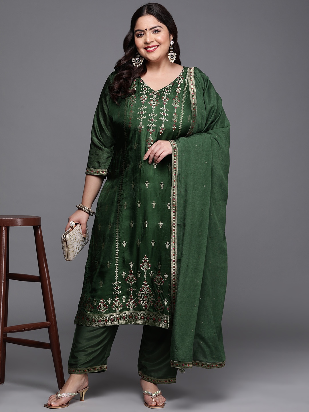 EXTRA LOVE BY LIBAS Women Green Floral Motifs Plus Size Kurta with Trousers & With Dupatta
EXTRA LOVE BY LIBAS Women Green Floral Motifs Plus Size Kurta with Trousers & With Dupatta