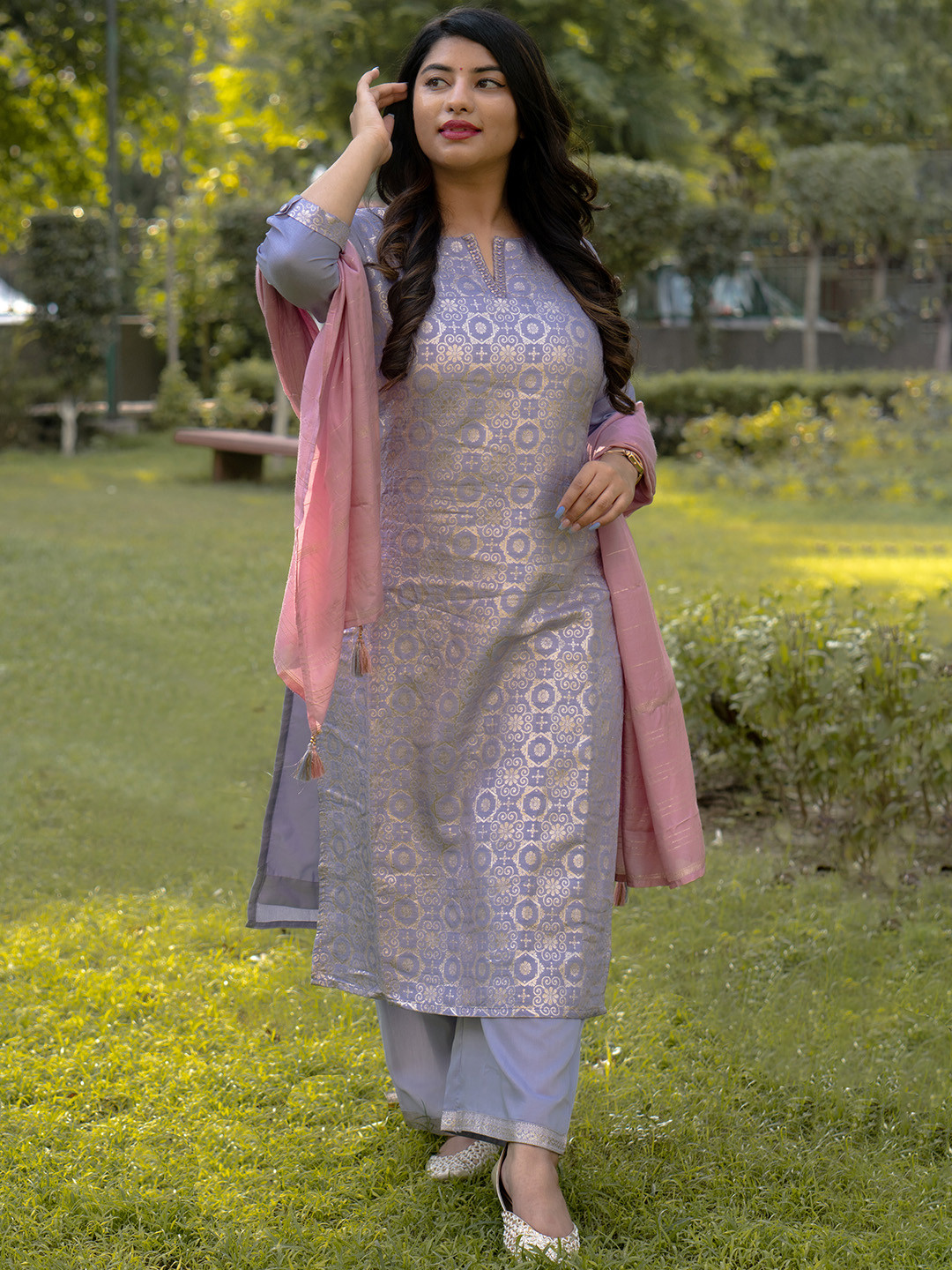 EXTRA LOVE BY LIBAS Women Lavender Ethnic Motifs Plus Size Kurta with Palazzos & Dupatta
EXTRA LOVE BY LIBAS Women Lavender Ethnic Motifs Plus Size Kurta with Palazzos & Dupatta