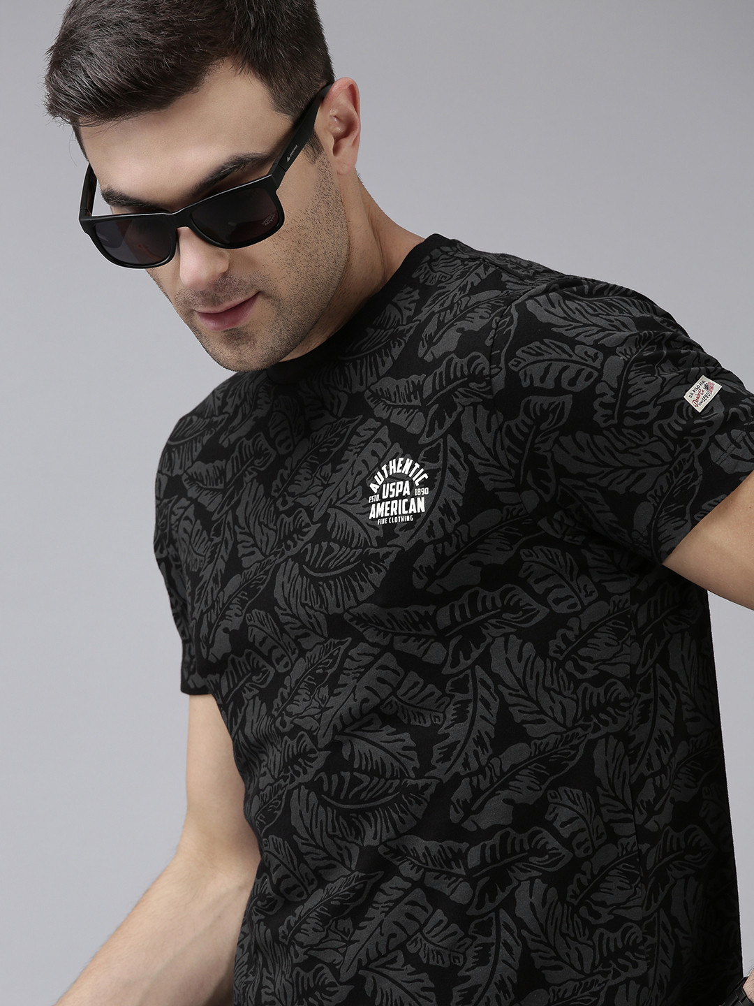 U.S. Polo Assn. Denim Co. Denim Co. Men Black & Grey Tropical Printed Pure Cotton T-shirt
U.S. Polo Assn. Denim Co. Denim Co. Men Black & Grey Tropical Printed Pure Cotton T-shirt