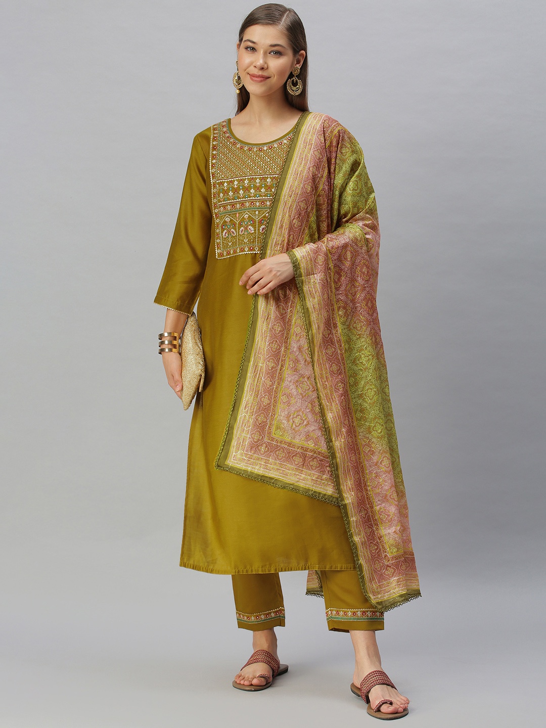SheWill Women Olive Green Floral Embroidered Sequinned Kurta with Trousers & With Dupatta
SheWill Women Olive Green Floral Embroidered Sequinned Kurta with Trousers & With Dupatta