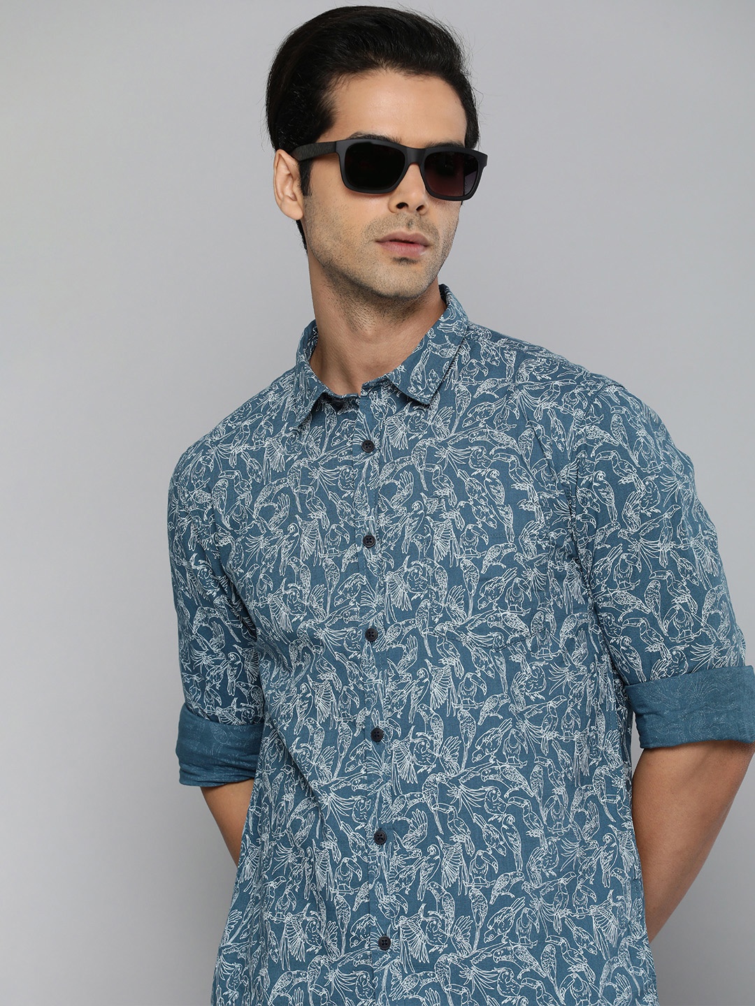 Flying Machine Men Teal Blue & White Slim Fit Floral Printed Pure Cotton Casual Shirt
Flying Machine Men Teal Blue & White Slim Fit Floral Printed Pure Cotton Casual Shirt