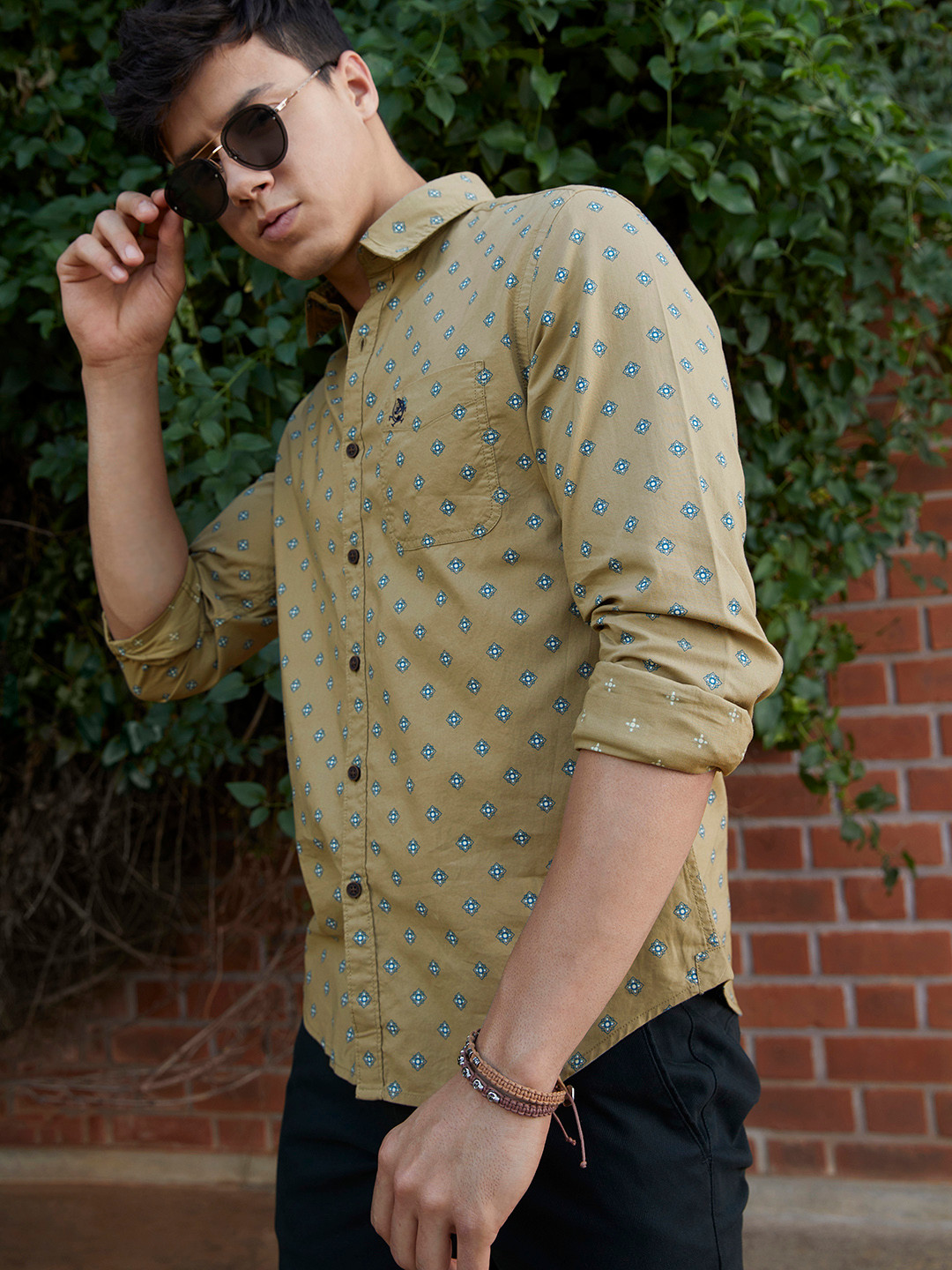 U.S. Polo Assn. Denim Co. Men Khaki & Blue Slim Fit Printed Pure Cotton Casual Shirt 
U.S. Polo Assn. Denim Co. Men Khaki & Blue Slim Fit Printed Pure Cotton Casual Shirt