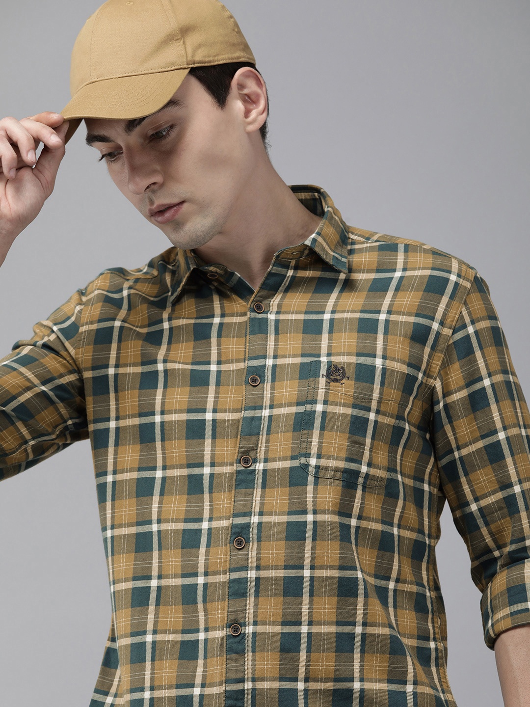 U.S. Polo Assn. Denim Co. Men Beige & Teal Blue Slim Fit Checked Pure Cotton Casual Shirt
U.S. Polo Assn. Denim Co. Men Beige & Teal Blue Slim Fit Checked Pure Cotton Casual Shirt