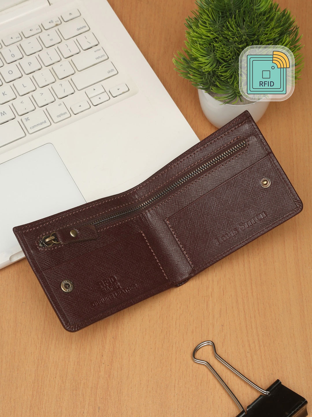 LOUIS STITCH Men Maroon Saffiano Leather Bifold Wallet with Zip Pocket and RFID Blocking
LOUIS STITCH Men Maroon Saffiano Leather Bifold Wallet with Zip Pocket and RFID Blocking