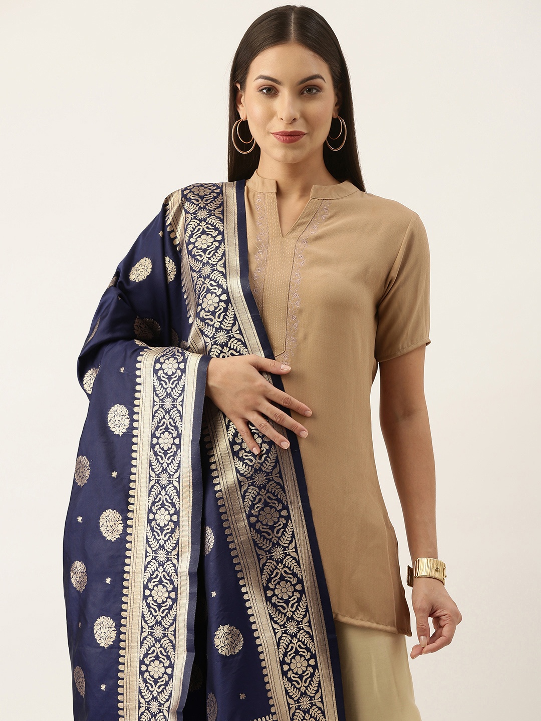 Silk Land Navy Blue & Gold-Toned Ethnic Motifs Woven Design Pure Banarasi Silk Dupatta
Silk Land Navy Blue & Gold-Toned Ethnic Motifs Woven Design Pure Banarasi Silk Dupatta