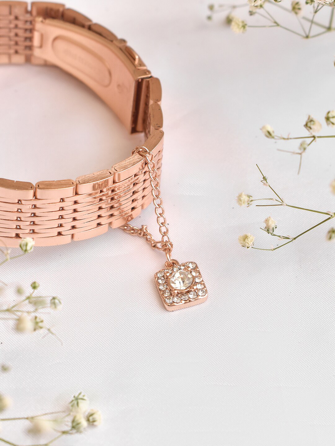 JOKER & WITCH Rose Gold Embellished Quad Rhinestone Watch Charm
JOKER & WITCH Rose Gold Embellished Quad Rhinestone Watch Charm