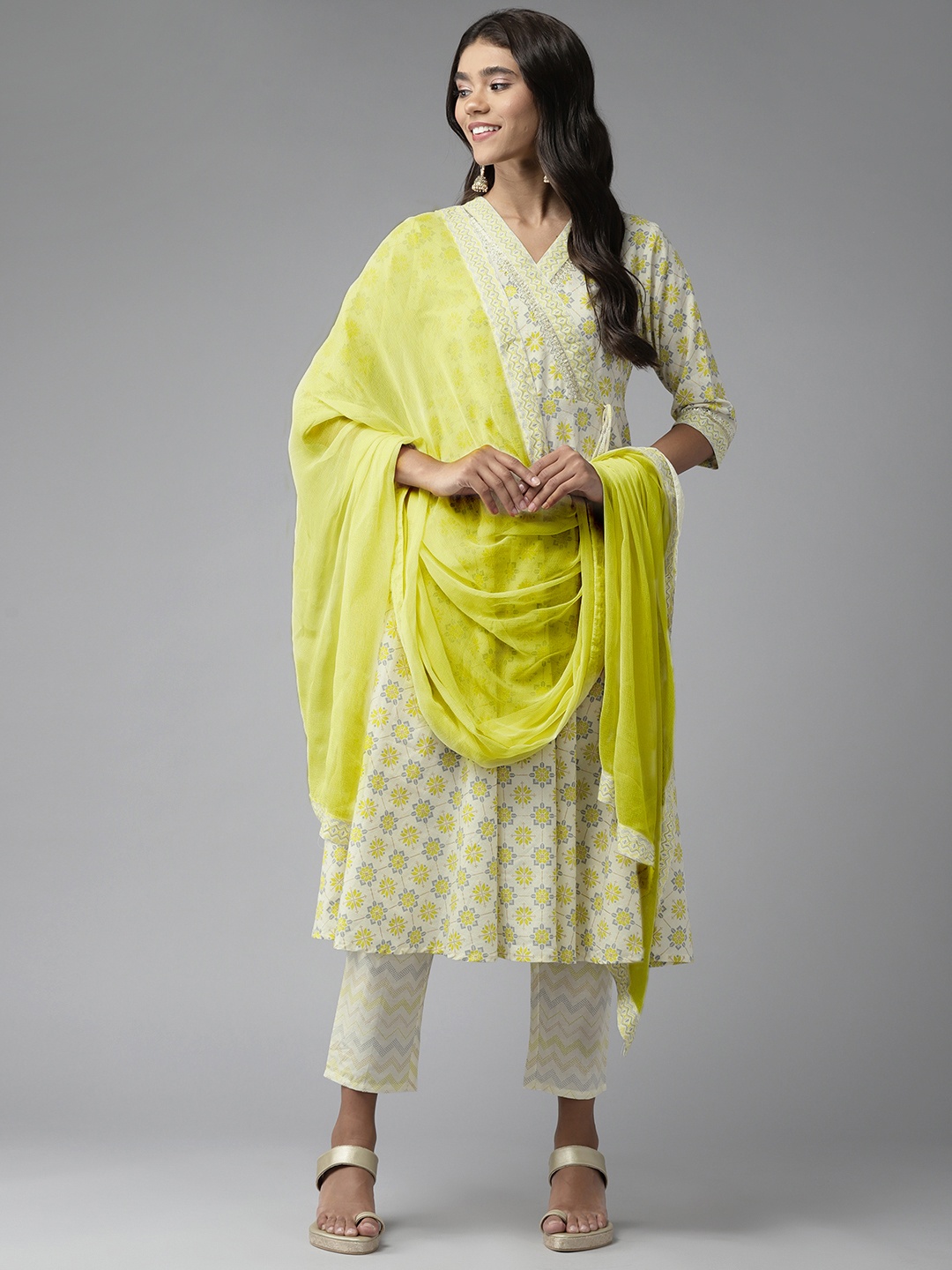 Ginni Arora Label Women Yellow Ethnic Motifs Printed Pure Cotton Kurta with Trousers & With Dupatta
Ginni Arora Label Women Yellow Ethnic Motifs Printed Pure Cotton Kurta with Trousers & With Dupatta