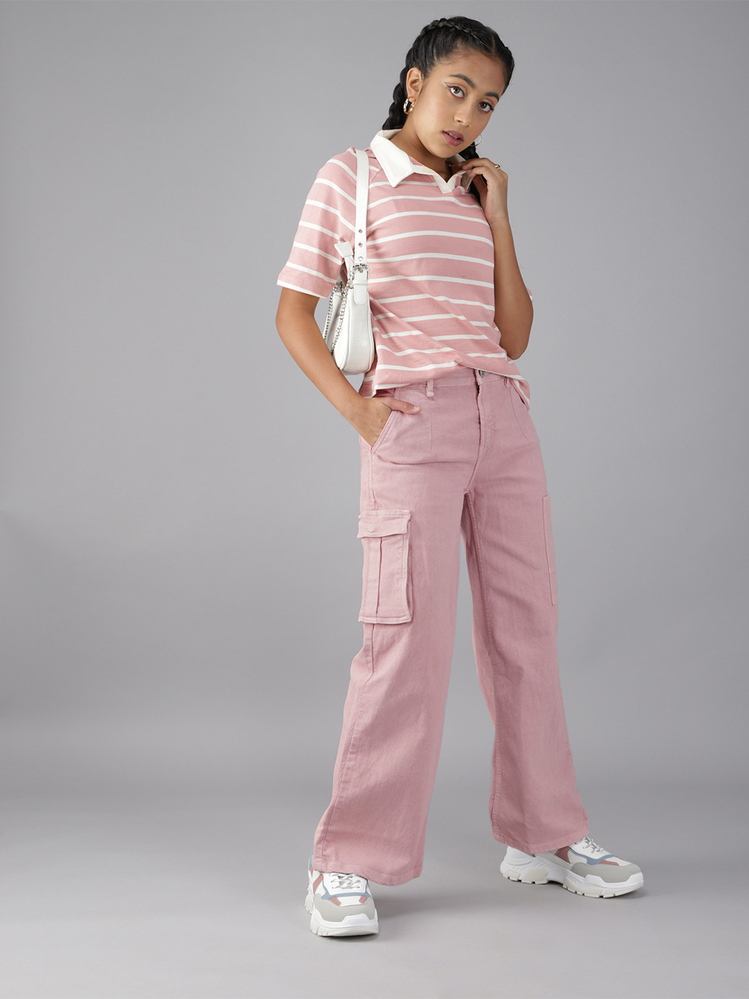 UTH by Roadster Girls Pink Wide Leg Mid-Rise Clean Look Cargo-Style Stretchable Jeans
UTH by Roadster Girls Pink Wide Leg Mid-Rise Clean Look Cargo-Style Stretchable Jeans