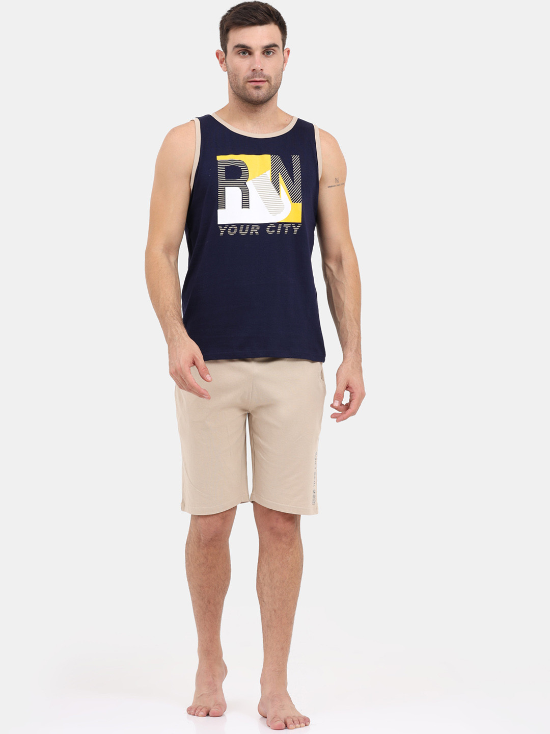 Masculino Latino Men Navy Blue & Beige Printed Pure Cotton Night suit
Masculino Latino Men Navy Blue & Beige Printed Pure Cotton Night suit