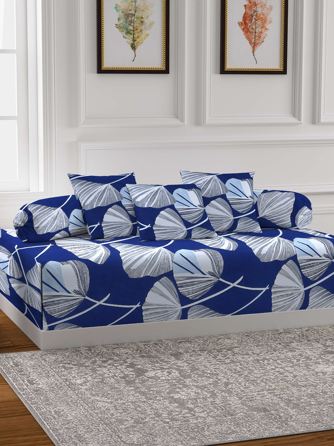 Arrabi Set Of 6 Blue & White Printed Diwan Set
Arrabi Set Of 6 Blue & White Printed Diwan Set