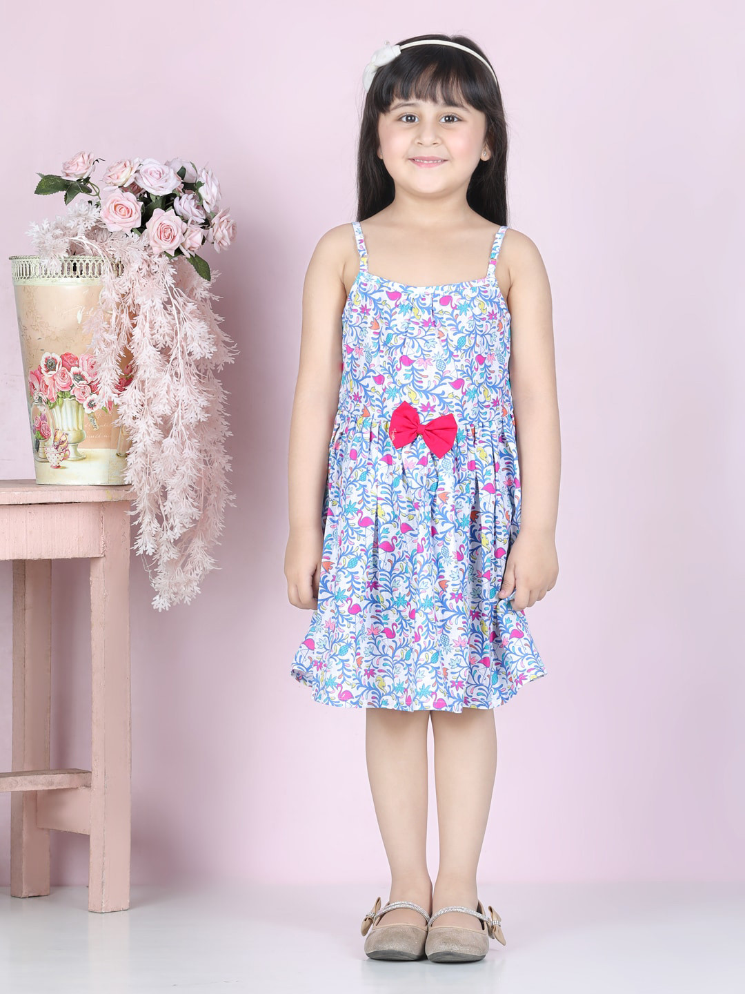 Cutiekins Girls White & Blue Floral A-Line Dress
Cutiekins Girls White & Blue Floral A-Line Dress