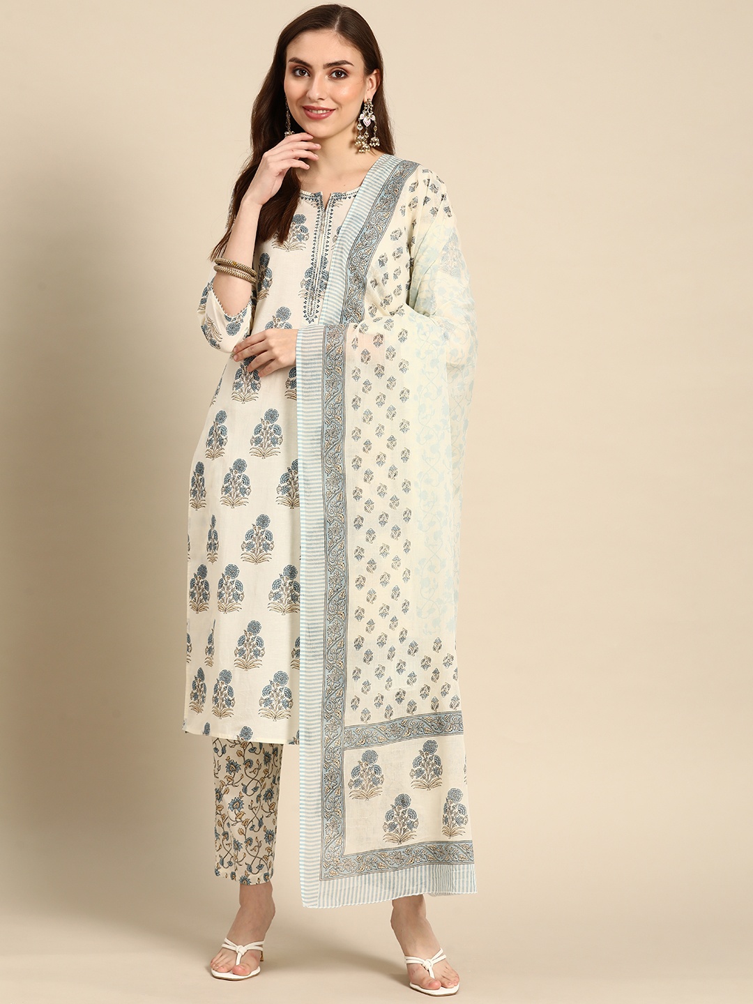 Prakrti Women Off White Pure Cotton Ethnic Motifs Printed Kurta with Trousers & Dupatta
Prakrti Women Off White Pure Cotton Ethnic Motifs Printed Kurta with Trousers & Dupatta
