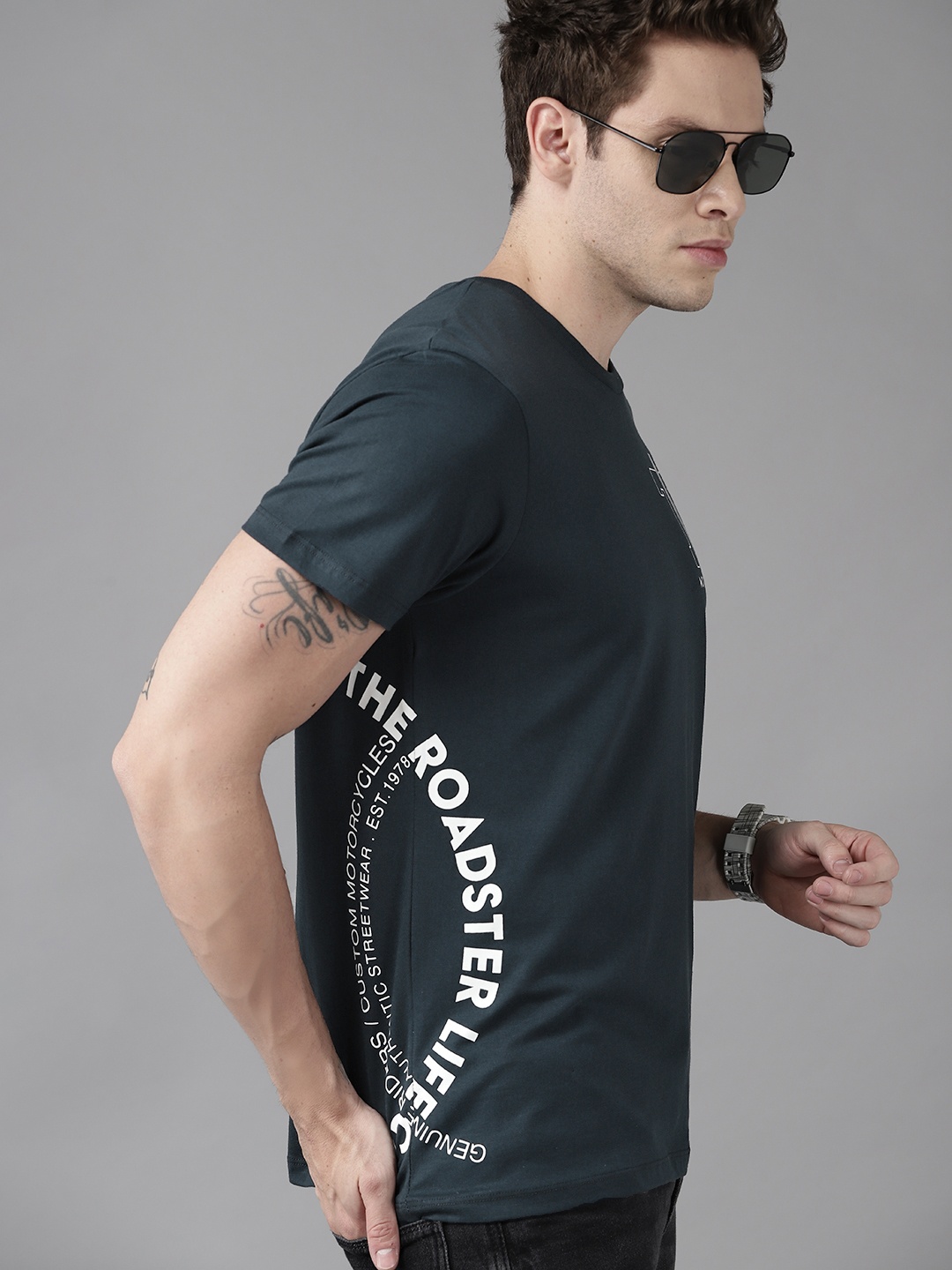 Roadster Men Navy Blue & White Pure Cotton Brand Logo Printed Round Neck T-shirt
Roadster Men Navy Blue & White Pure Cotton Brand Logo Printed Round Neck T-shirt