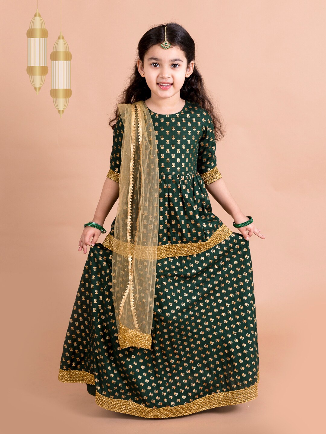 pspeaches Girls Green & Gold-Toned Printed Ready to Wear Lehenga & Blouse With Dupatta
pspeaches Girls Green & Gold-Toned Printed Ready to Wear Lehenga & Blouse With Dupatta