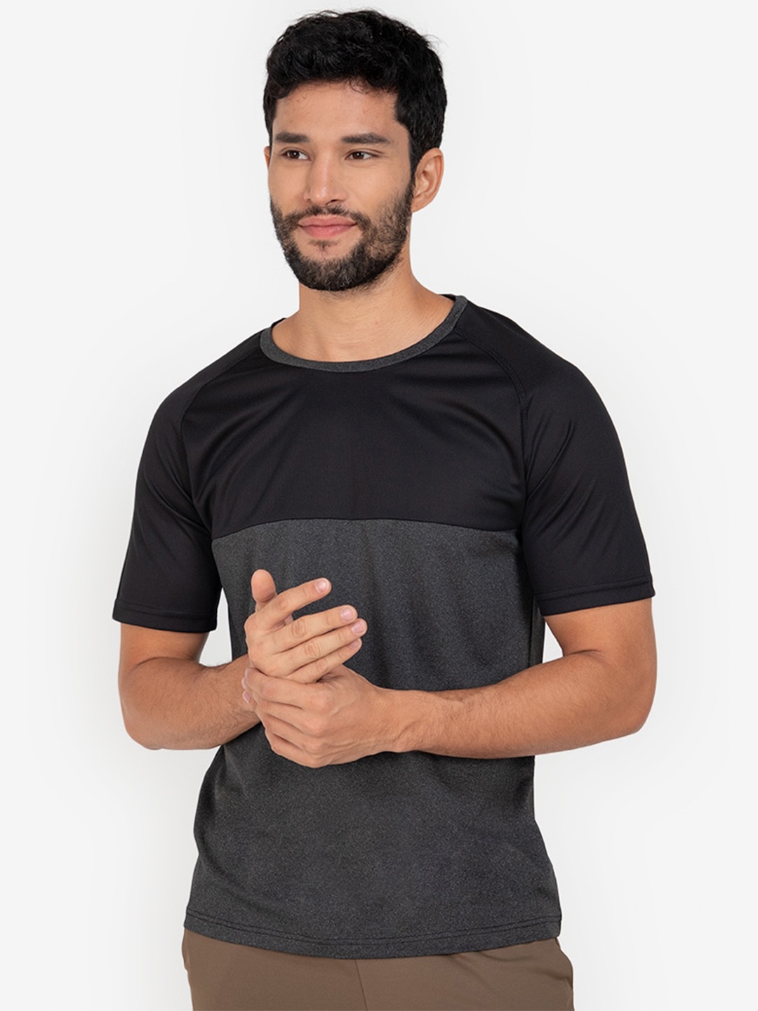 ZALORA ACTIVE Men Black & Charcoal Colourblocked Raglan Sleeves Training or Gym T-shirt
ZALORA ACTIVE Men Black & Charcoal Colourblocked Raglan Sleeves Training or Gym T-shirt