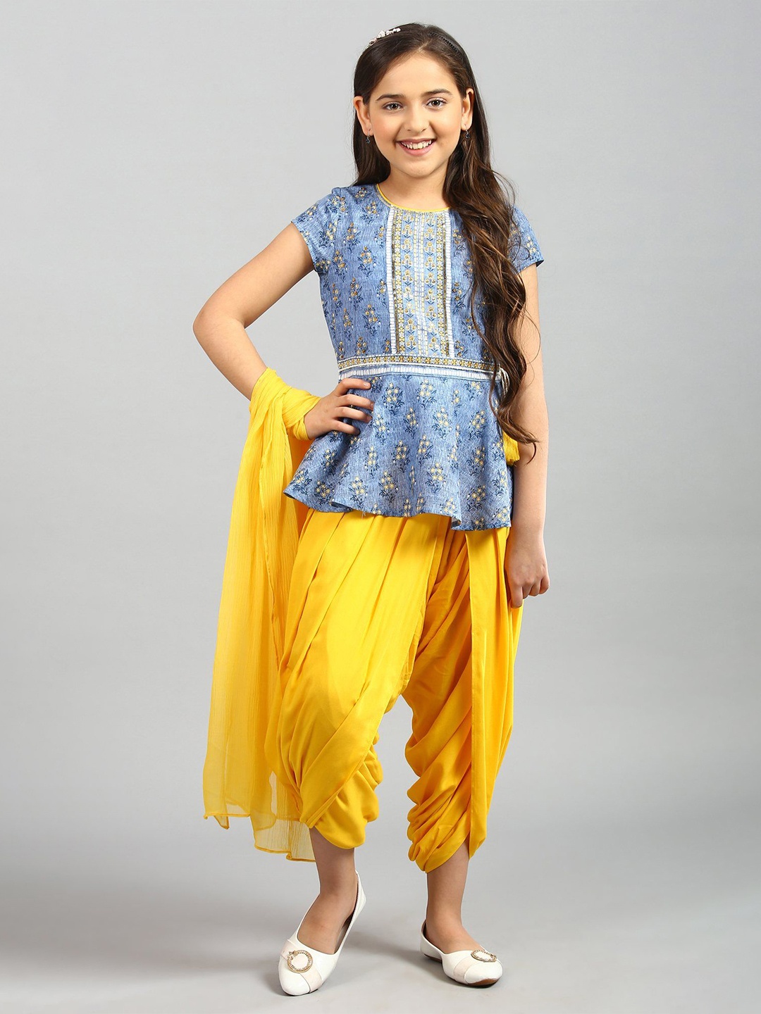 AURELIA Girls Blue Floral Printed Layered Pure Cotton Kurti with Dhoti Pants & Dupatta
AURELIA Girls Blue Floral Printed Layered Pure Cotton Kurti with Dhoti Pants & Dupatta