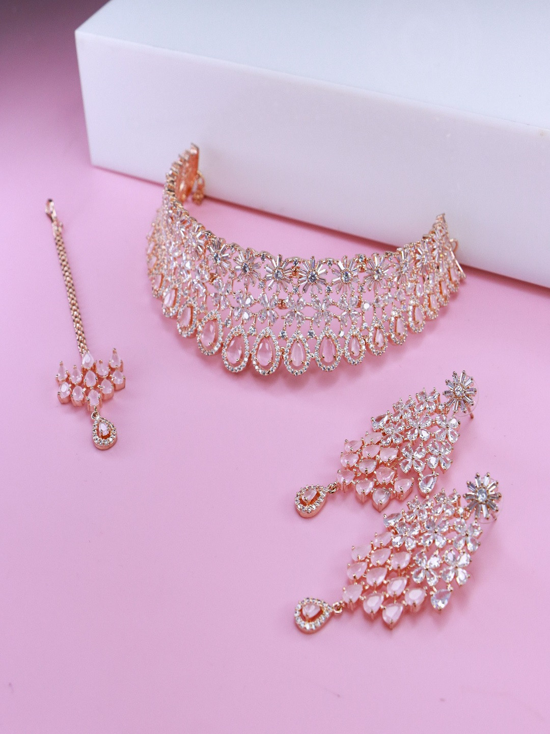 I Jewels Pink Artificial Diamond Studded Rose Gold-Plated Jewellery Set 
I Jewels Pink Artificial Diamond Studded Rose Gold-Plated Jewellery Set