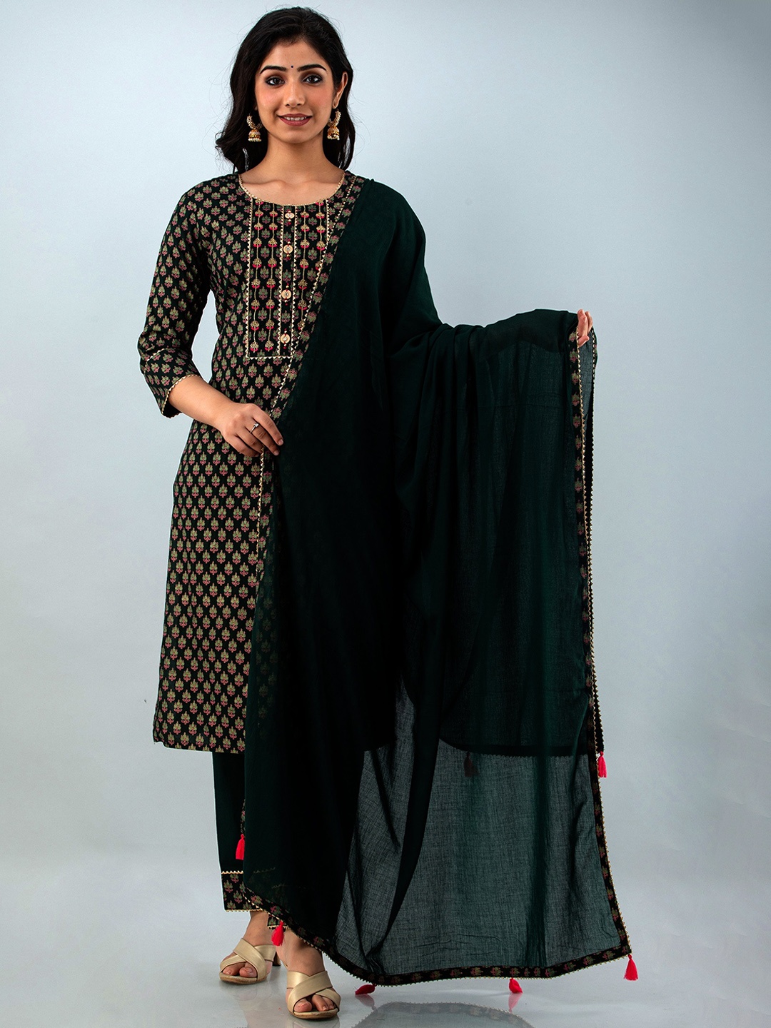 Kurtipedia Women Green Printed High Slit Thread Work Kurta with Churidar & With Dupatta
Kurtipedia Women Green Printed High Slit Thread Work Kurta with Churidar & With Dupatta