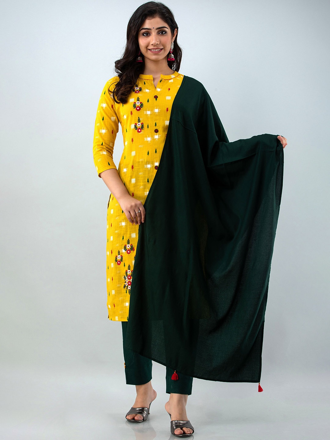 Kurtipedia Women Mustard Yellow Floral Printed Mirror Work Pure Cotton Kurta with Trousers & With Dupatta
Kurtipedia Women Mustard Yellow Floral Printed Mirror Work Pure Cotton Kurta with Trousers & With Dupatta