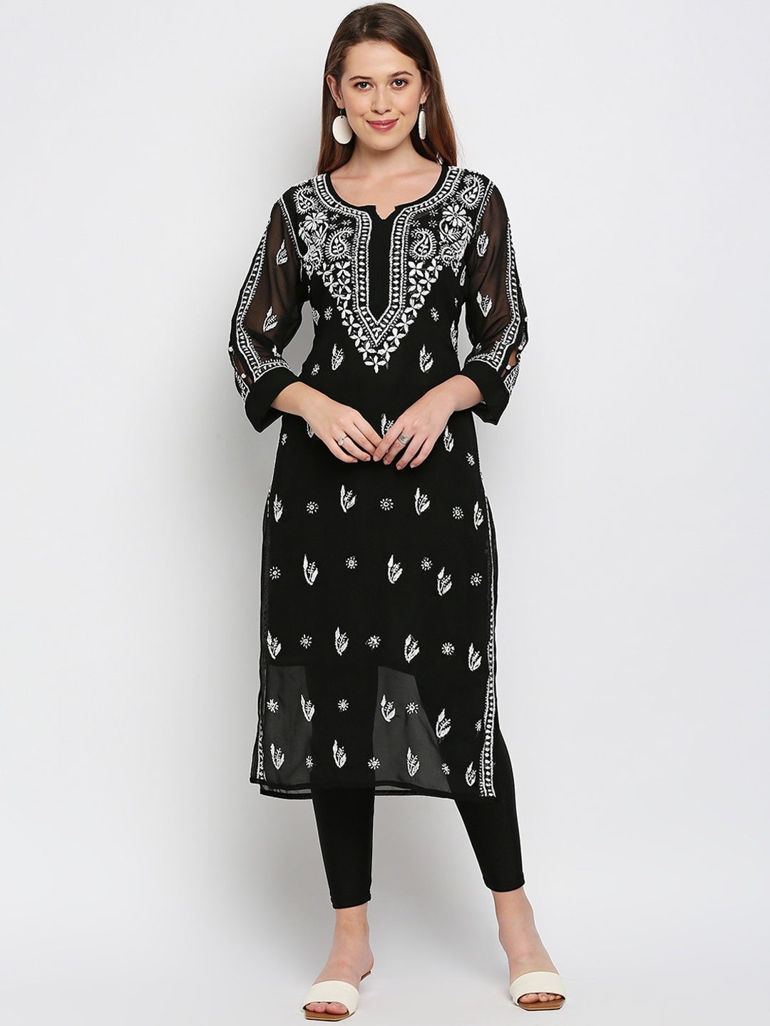 Indiankala4u Women Black & White Ethnic Motifs Embroidered Flared Sleeves Thread Work Georgette Kurta
Indiankala4u Women Black & White Ethnic Motifs Embroidered Flared Sleeves Thread Work Georgette Kurta