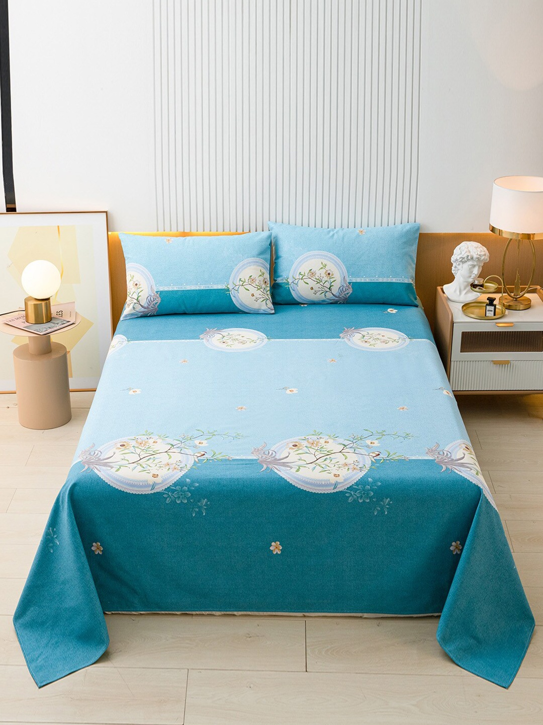 JC Collection Blue & White 144 TC Printed Queen Cotton Bedsheet with 2 Pillow Covers
JC Collection Blue & White 144 TC Printed Queen Cotton Bedsheet with 2 Pillow Covers