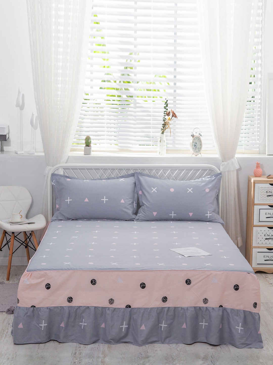 JC Collection Grey & Pink Printed Pure Cotton Double King Bed Cover With 2 Pillow Covers
JC Collection Grey & Pink Printed Pure Cotton Double King Bed Cover With 2 Pillow Covers