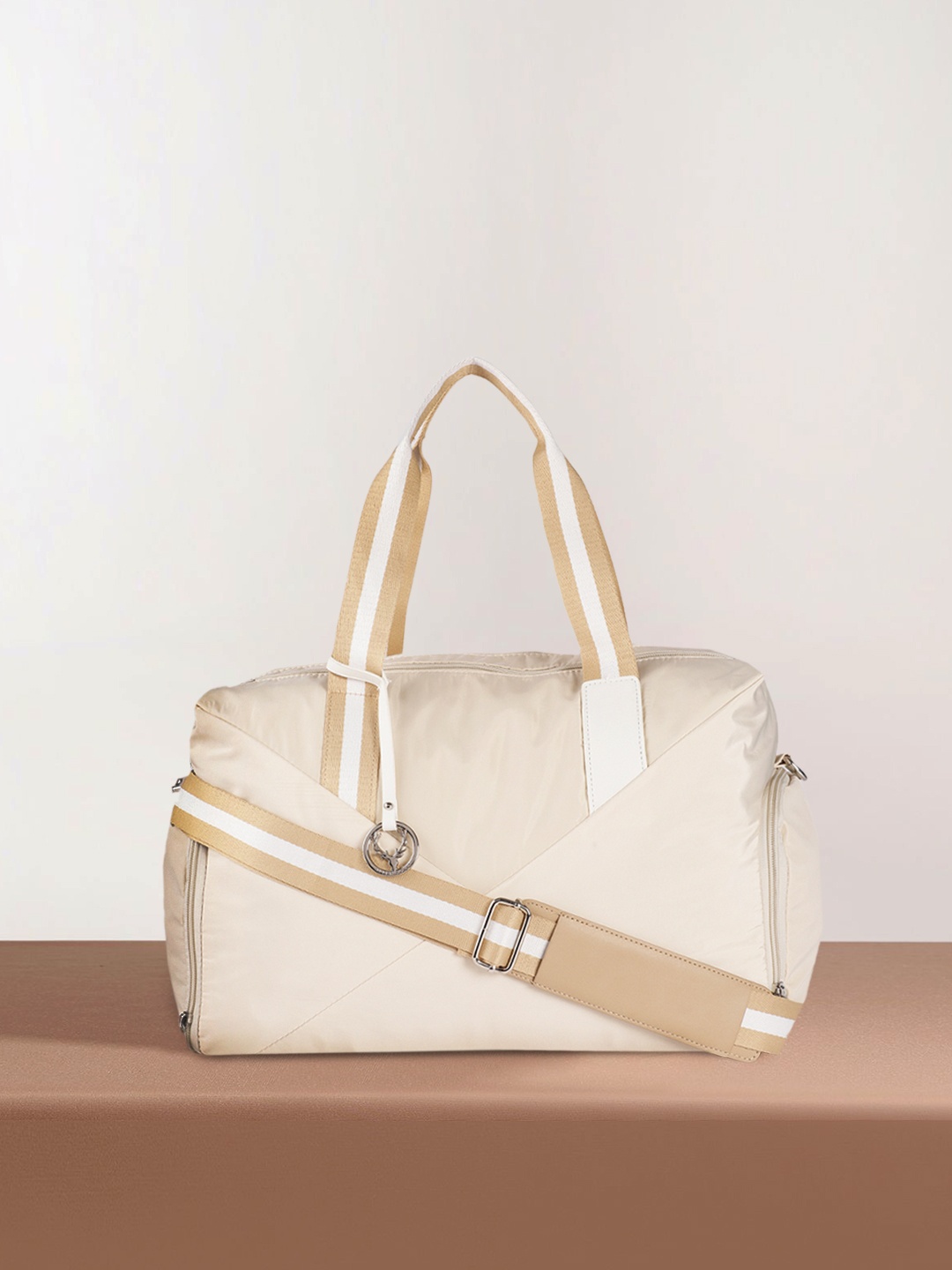 Allen Solly Beige Solid Oversized Shopper Shoulder Bag with Brand Logo Tasselled Detail
Allen Solly Beige Solid Oversized Shopper Shoulder Bag with Brand Logo Tasselled Detail