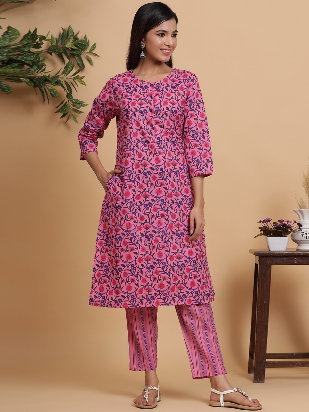 mirari Women Pink & Blue Floral Printed Floral Kurta