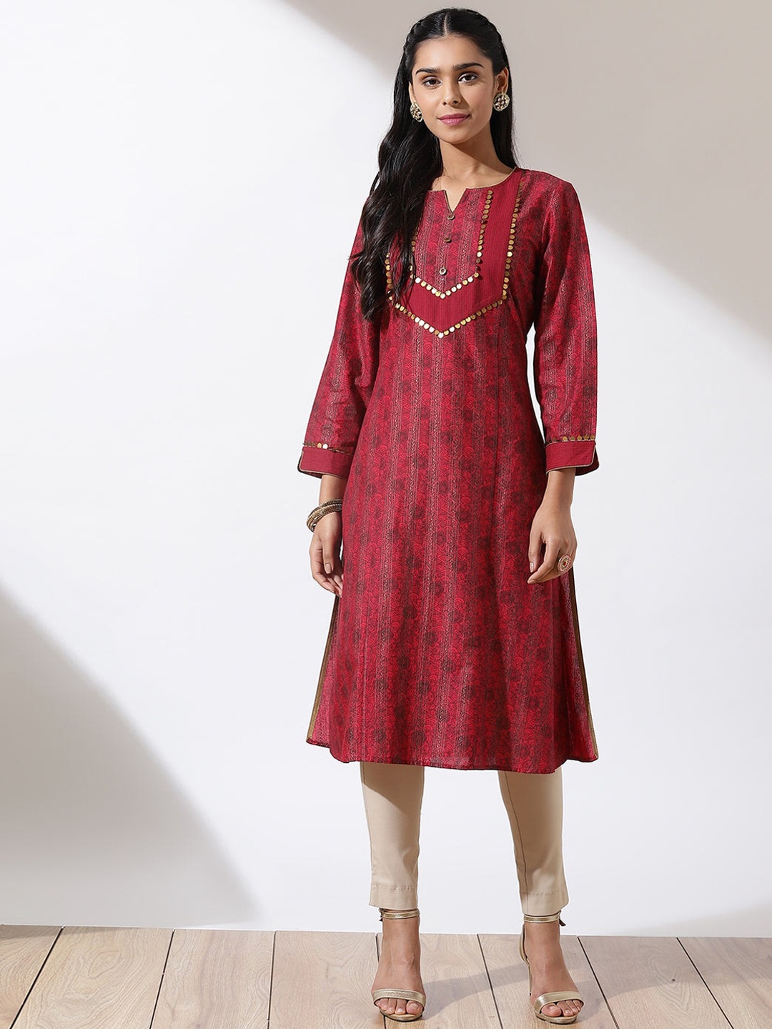 Lakshita Women Ethnic Motifs Embroidered Flared Sleeves Thread Work Anarkali Kurta, Maroon
Lakshita Women Ethnic Motifs Embroidered Flared Sleeves Thread Work Anarkali Kurta, Maroon