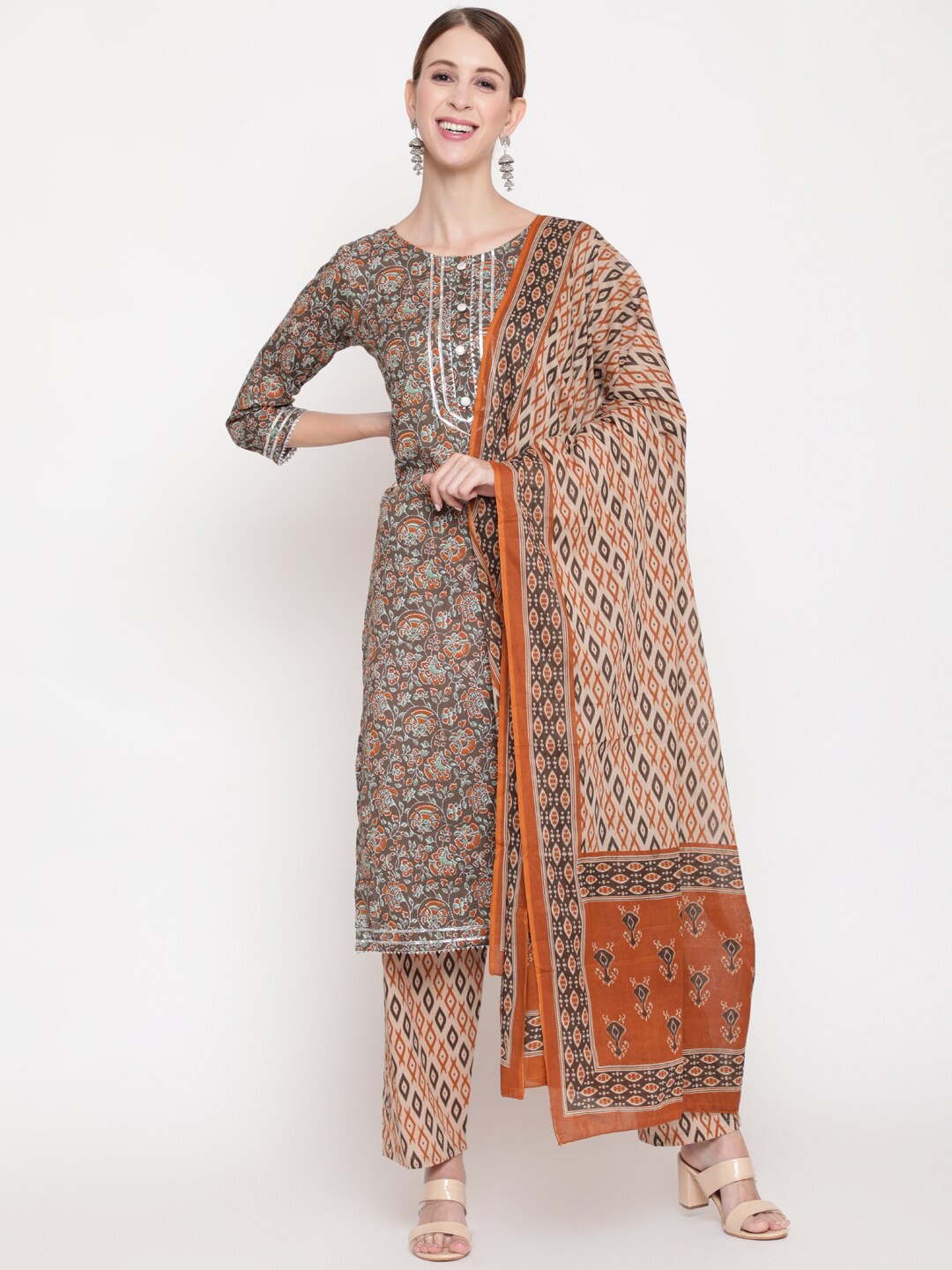 THE NKS PLUS Women Brown Floral Printed Gotta Patti Pure Cotton Kurta with Trousers & With Dupatta
THE NKS PLUS Women Brown Floral Printed Gotta Patti Pure Cotton Kurta with Trousers & With Dupatta