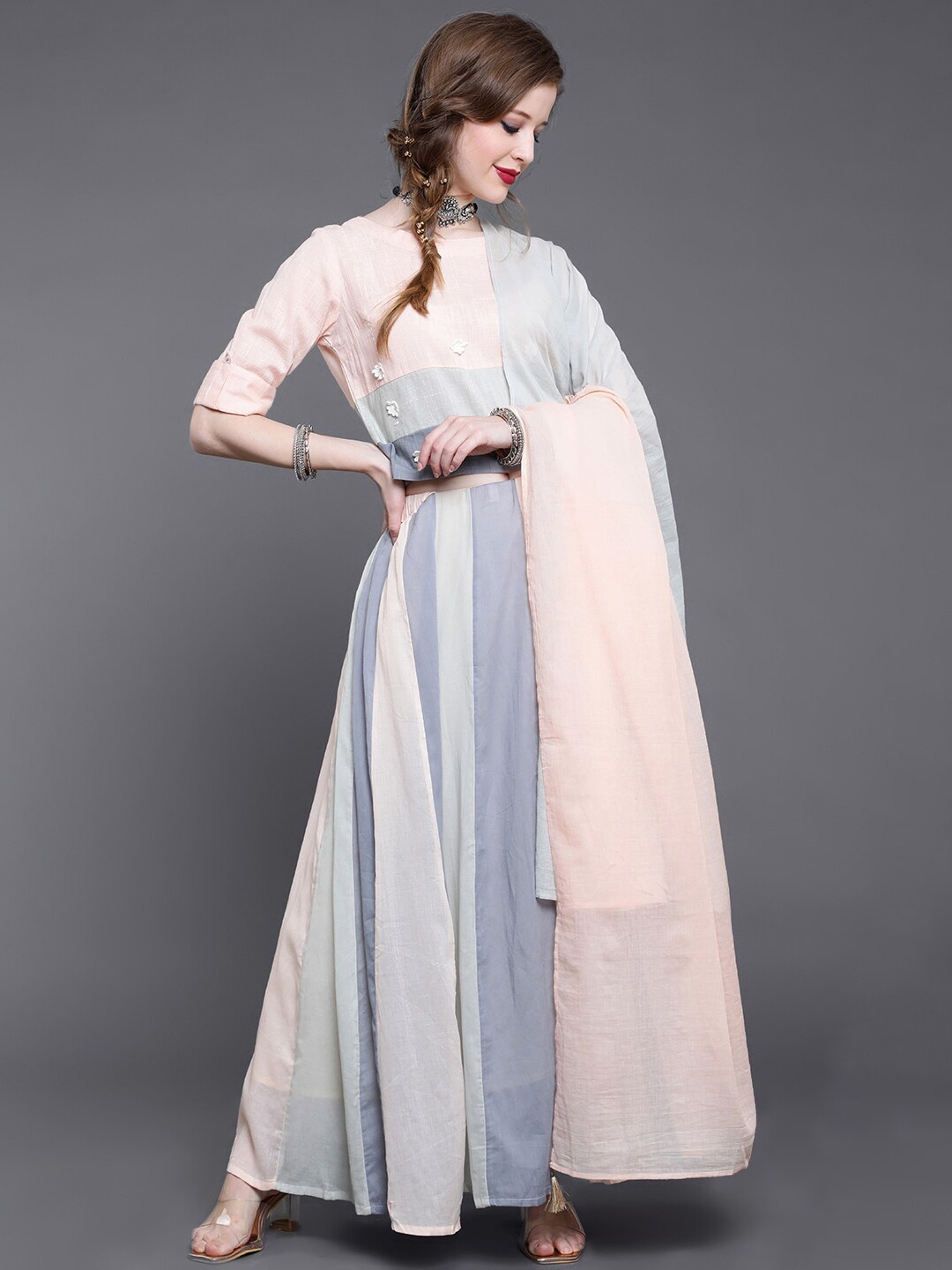 saubhagya Peach-Coloured & Purple Embellished Ready to Wear Lehenga & Blouse With Dupatta
saubhagya Peach-Coloured & Purple Embellished Ready to Wear Lehenga & Blouse With Dupatta