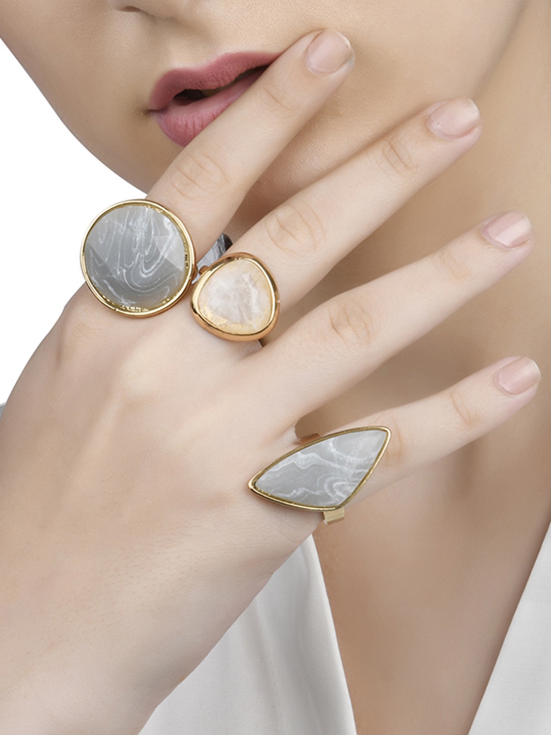 Lilly & sparkle Set Of 3 Gold-Toned &g Grey Marble Stone Studded Statement Finger Ring
Lilly & sparkle Set Of 3 Gold-Toned &g Grey Marble Stone Studded Statement Finger Ring