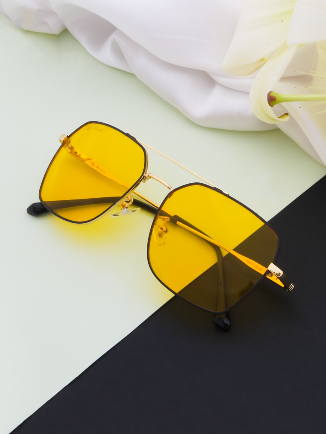 Ted Smith Yellow Lens & Gold-Toned Square Sunglasses with UV Protected Lens MAVERICK_C1
Ted Smith Yellow Lens & Gold-Toned Square Sunglasses with UV Protected Lens MAVERICK_C1