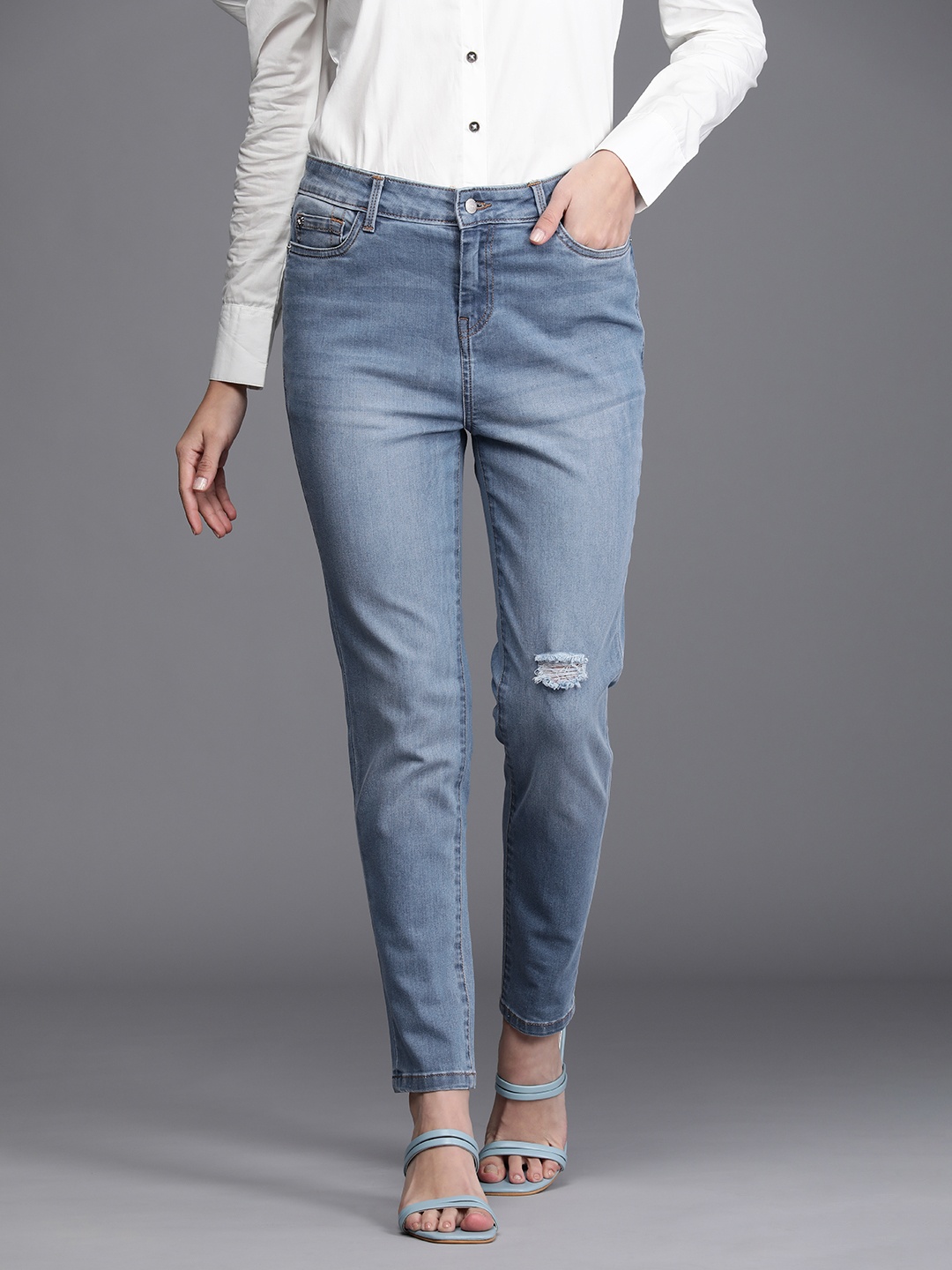 Allen Solly Woman Women Blue Slim Fit High-Rise Low Distress Light Fade Stretchable Jeans
Allen Solly Woman Women Blue Slim Fit High-Rise Low Distress Light Fade Stretchable Jeans