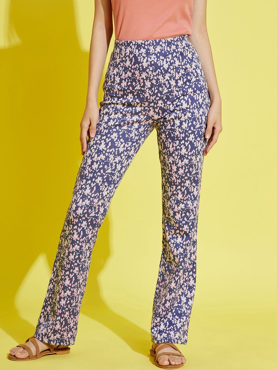 Noh Voh - SASSAFRAS Kids Girls Blue Floral Printed High-Rise Trousers 
Noh Voh - SASSAFRAS Kids Girls Blue Floral Printed High-Rise Trousers