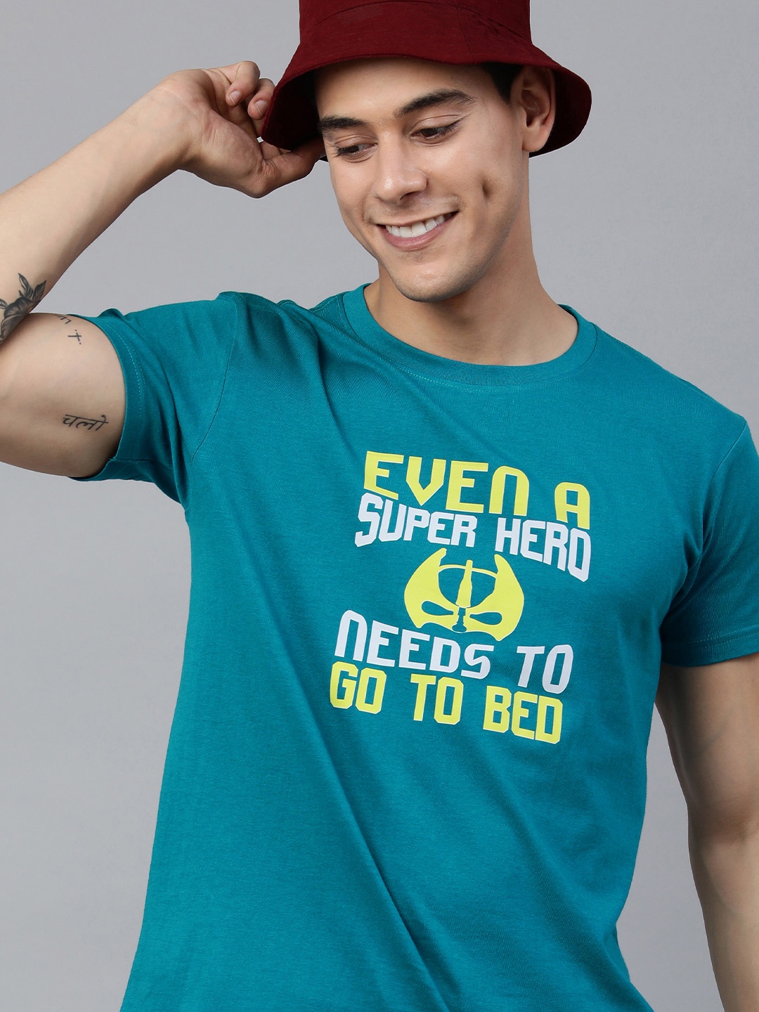 Jolie robe Men Teal Green & White Typography Printed Pure Cotton T-shirt