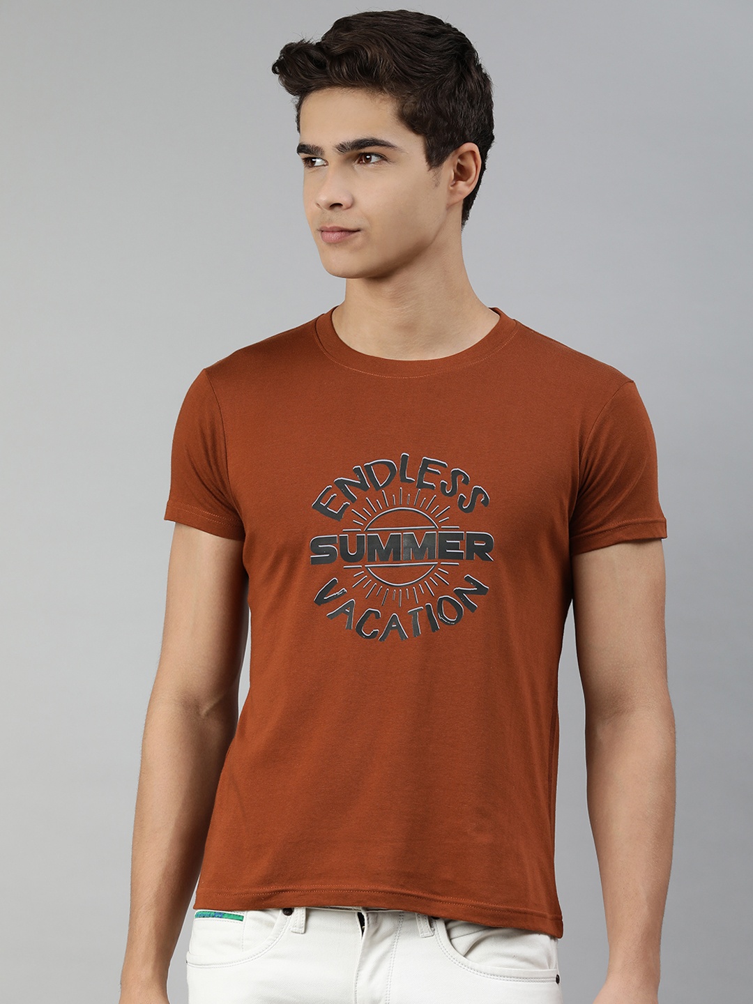 Jolie robe Men Brown Typography Printed T-shirt