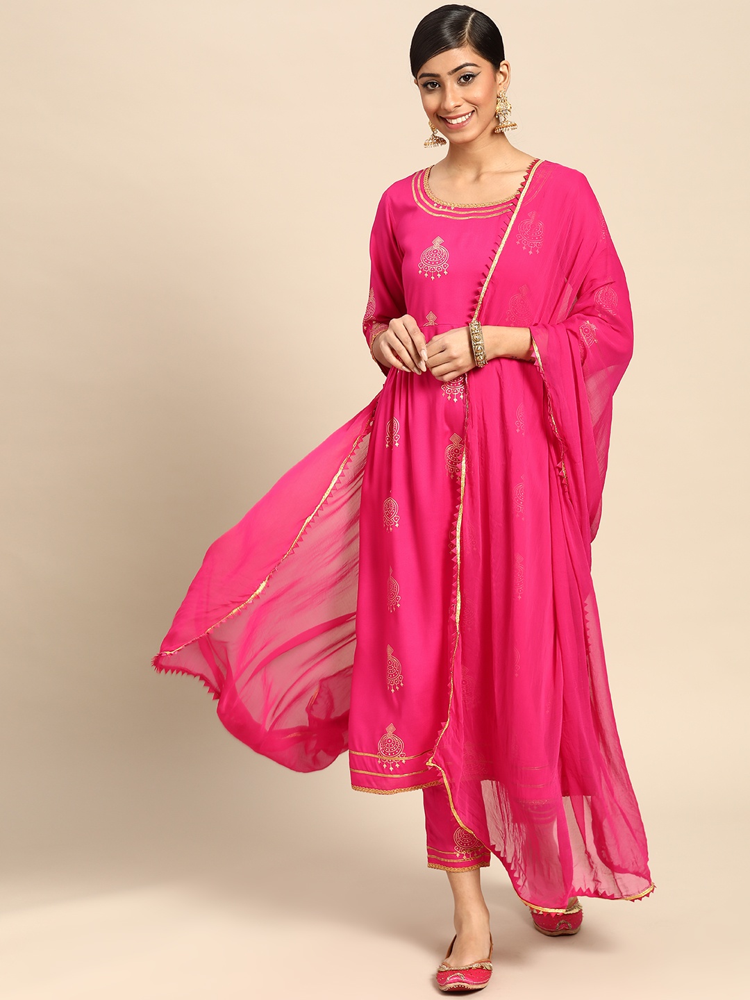 Gerua By Libas Women Pink Ethnic Motifs Printed Pleated Kurta with Trousers With Dupatta
Gerua By Libas Women Pink Ethnic Motifs Printed Pleated Kurta with Trousers With Dupatta