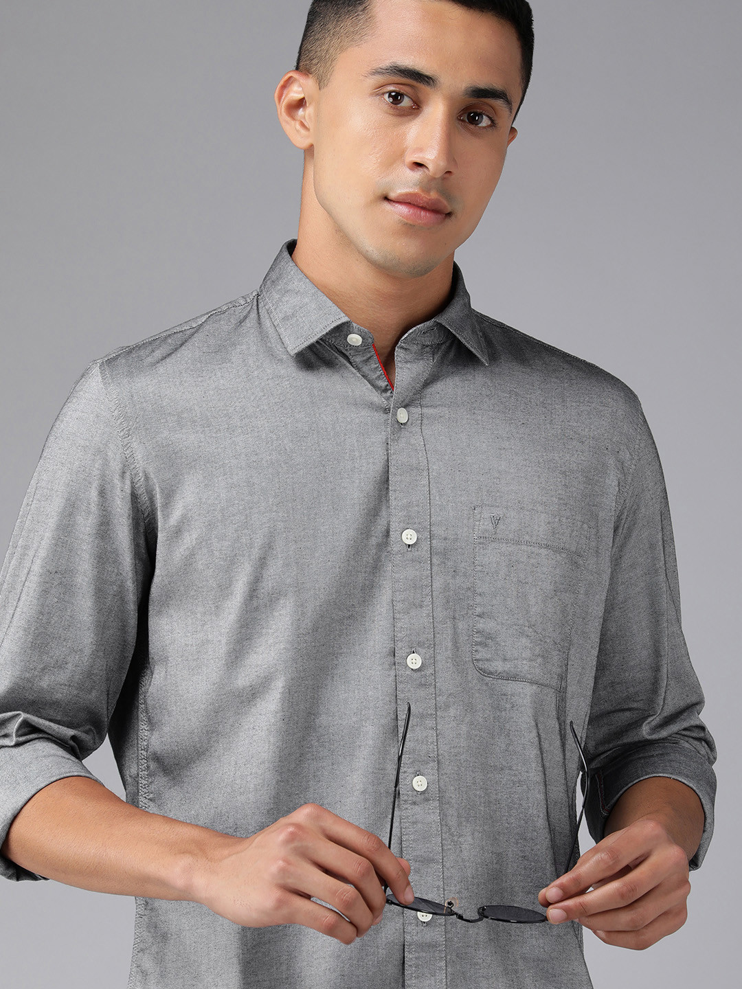 Van Heusen Sport Men Grey Solid Slim Fit Pure Cotton Casual Shirt
Van Heusen Sport Men Grey Solid Slim Fit Pure Cotton Casual Shirt