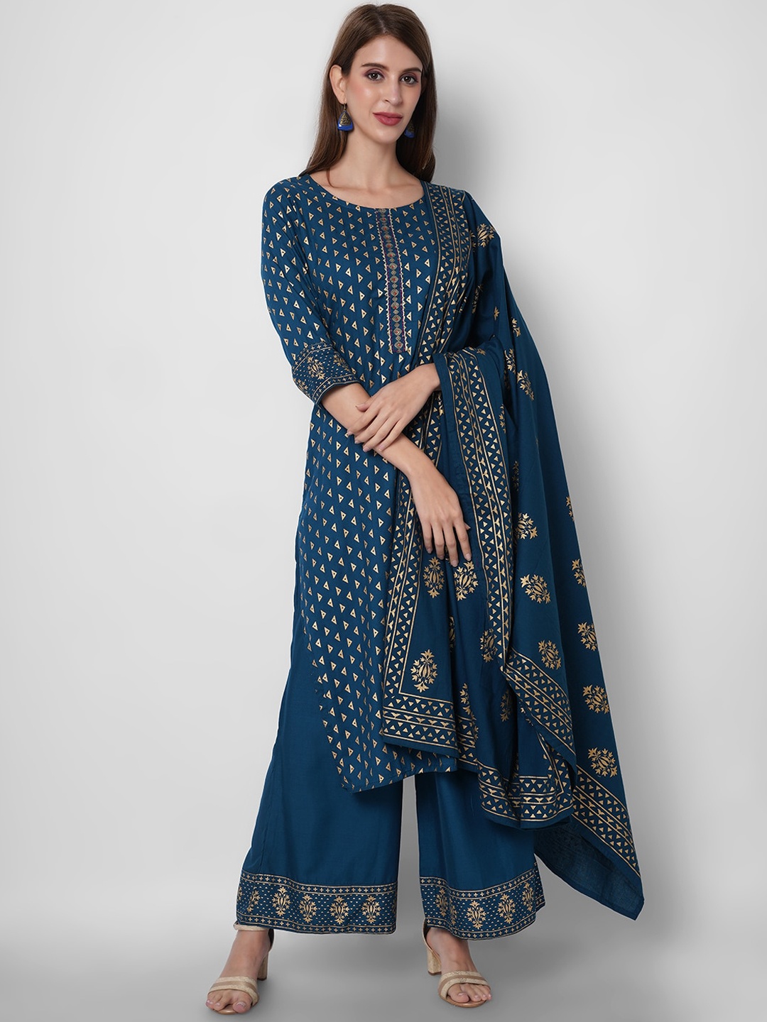 ORTANGE Women Navy Blue Ethnic Motifs Printed Gotta Patti Kurta with Palazzos & With Dupatta
ORTANGE Women Navy Blue Ethnic Motifs Printed Gotta Patti Kurta with Palazzos & With Dupatta