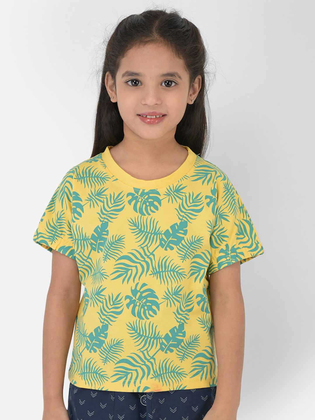 Crimsoune Club Girls Yellow & Blue Tropical Printed Cotton Slim Fit T-shirt
Crimsoune Club Girls Yellow & Blue Tropical Printed Cotton Slim Fit T-shirt
