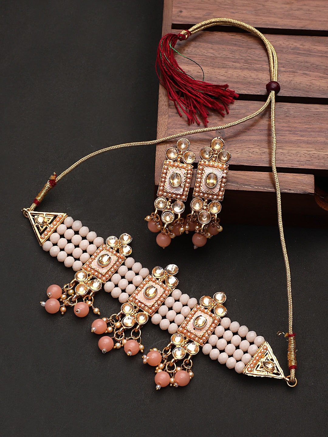 STEORRA JEWELS Gold-Plated White & Peach-Coloured Kundan-Studded & Beaded Jewellery Set
STEORRA JEWELS Gold-Plated White & Peach-Coloured Kundan-Studded & Beaded Jewellery Set